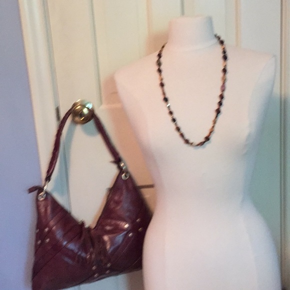 Jewelry - 14” wood & glass bead necklace animal style